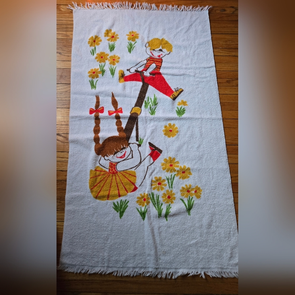 Vintage Mid Century Retro Large Springmaid Kids Bath Towel Playing in Daisies